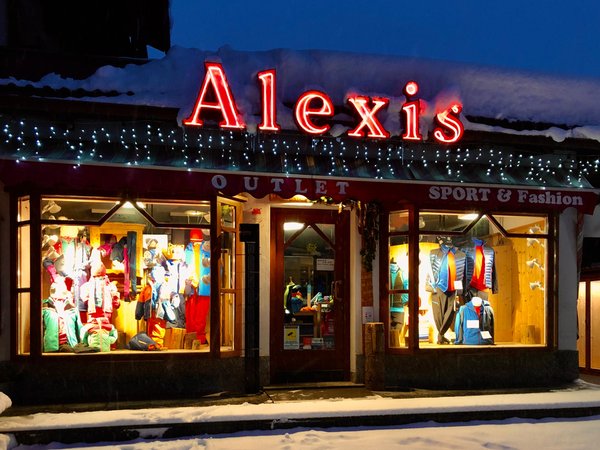 Alexis Store in La Villa, quality sports clothing and accessories at a great price to equip yourself fro your holiday in the Dolomites!